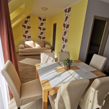 Szabo Apartman Sárvár Exteriér fotografie