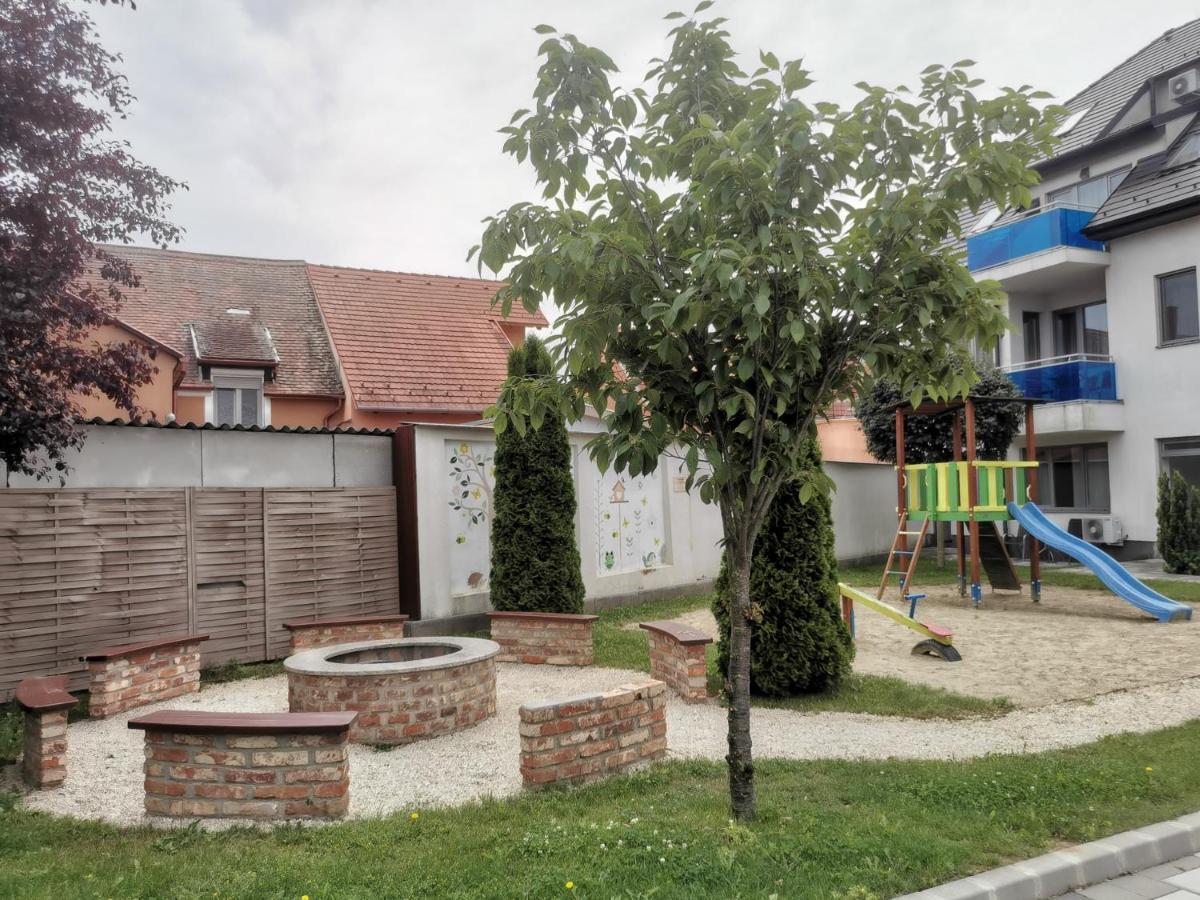 Szabo Apartman Sárvár Exteriér fotografie